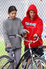 Selena y justin están de vuelta juntos, revela la fuente. Sean Kingston Confirma Que Bieber E Selena Gomez Estao Juntos Capricho