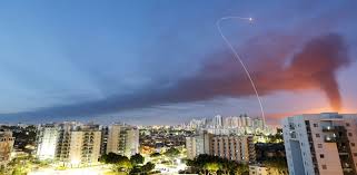 הוא הוכה נמרצות תוך קריאות מוות לערבים לאחר. Dio3hrgoc2j4cm