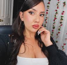 Deena Boone's Instagram, Twitter & Facebook