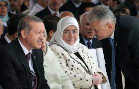 Söz konusu şirket'e, ulaştırma bakanlığı'na bağlı türkiye denizcilik işletmelerinin ankara feribotunu ihalesiz kiralaması sadece garip bir tesadüftür. Semiha Yildirim Kimdir Yeni Akit