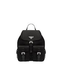 Le sac à dos woody reprend les codes des anciens sacs d'escalade. Petit Sac A Dos En Nylon Prada