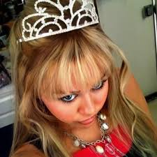 Evelyn Giles (@eviee_boo)