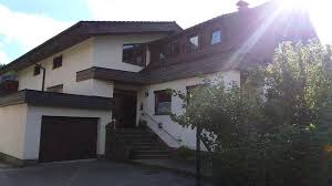 Die natur wird bei diesem atriumhaus zum mittelpunkt des raumkonzepts. Haus Ruf