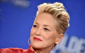 La globurile de aur 2018, dakota johnson a fost surprinsă trăgând cu ochiul la angelina. Vedete La Aflarea NominalizÄrilor Pentru Globurile De Aur 2018 Flash News Galerie Foto Galerie Foto Stiri Vedete Si Evenimente Viva Ro