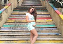 مجلة حلوة المشاهير ميريام فارس حتى في حملها جميلة وجذابة صور Sport Outfits Dress Outfits White Shorts
