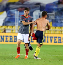 The latest tweets from emre belözoğlu (@emrebelzoglu_5). Jose Sosa Fenerbahce De Emre Belozoglu Nun 5 Numarali Formasini Giyecek Son Dakika Spor