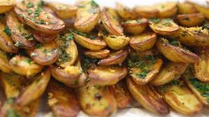 Roasted Fingerling Potatoes Are An Easy And Delicious Dinner Side Recipe Roasted Fingerling Potatoes Fingerling Potatoes Recipes