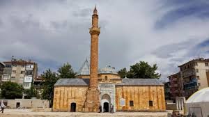 Ahi evran ve taraftarları akıl yoluyla mevlana ve mevleviler ise iç duyuş ve sezgi yoluyla bilgiye ulaşılabileceğini savunmuştur.tasavvufi anlamda görülen farklılıklar da yine ahi evran'ın mevlana ile. Ahi Evran Camii Ve Turbesi Gezimanya