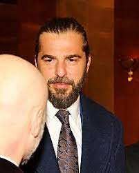 Büyük dedeleri yugoslavya türklerinden olan engin altan düzyatan, 1996 yılında dokuz eylül üniversitesi tiyatro bölümüne girdi. Engin Altan Duzyatan Wikipedia