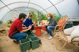 Jardins du monde (jdm) est une association loi de 1901 française, qui a pour but l'amélioration de la santé des populations n'ayant pas accès aux médicaments conventionnels. Jardin Partage Du 5eme Le Nid De L Ortolan Lavilleestmonjardin