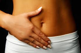 Aquí te contamos cómo puedes saber qué le está pasando a tu cuerpo y qué puedes hacer nos vemos más barriga, pero la báscula no dice que hayamos ganado peso. Vientre Hinchado Seis Claves Para Solucionarlo Consumer