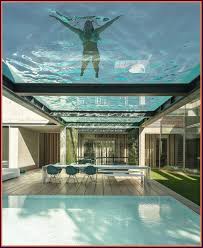 Schwimmbecken Auf Dem Dach In Einem Luxuriosen Modernen Haus Glass Bottom Pool House Mansions