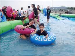 Slide the city is a slip 'n slide water party event series.1 this event has taken place in more than 200 cities around the world 2 including, salt lake city,3 hong kong,3 vancouver,4 arizona,5 cape town 6 etc. Slide The City Malaysia Home Is Where My Heart Is