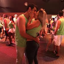 Carnaval 2017: Sósia de Marcela Temer rouba a cena em Salvador: pegaria  até cinquentão - CarnaUOL