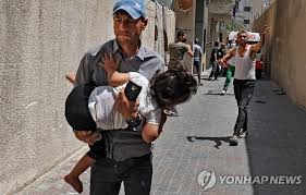 작사자는 나프탈리 헤르즈 임베르, 작곡자는 사무엘 코엔이다. 2trts Dcgowum