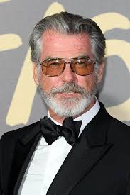 Nakonec pierce brosnan s úspěchem debutoval na divadelních jevištích v londýně. Pierce Brosnan Inside Tragic Real Life Story Of The Beloved James Bond Actor