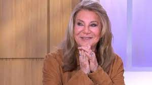 Sheila dans l'émission C à Vous: La rumeur "Pendant 40 ans ça m'a  poursuivie" | Suis-Nous
