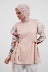 Salah satunya raisa yang mengenakan desain baju kebaya dengan kombinasi brokat modern. Pin Oleh Filda Di I Love Fashion Model Pakaian Desain Blus Model Pakaian Hijab