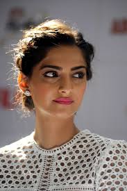 Pin On Sonam Kapoor