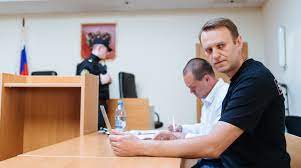 Действия навального перед полетом из томска (ему стало плохо в самолете, борт экстренно посадили в омске. Sud Oshtrafoval Navalnogo Volkova I Lyaskina Za Agitacionnyj Uikend Gazeta Ru