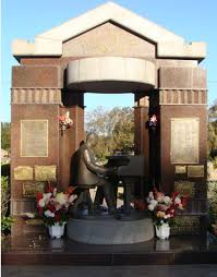 Robaron Placas Del Monumento A Osvaldo Pugliese Y Otras Del Recinto De Personalidades Del Cementerio De Chacarita Infobae
