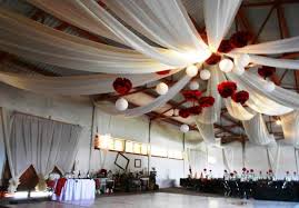 Existen 51 proveedores de arreglos para bodas en el centro de negocios para la industria, a quienes puedes solicitarles cotización sin compromiso o preguntarles tus dudas sobre arreglos para bodas. Adornos Con Telas Para Bodas 2 Jpg 860 600 Decoracion De Unas Decoracion Con Tela Decorar Techo