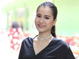 Lâm vỹ dạ sinh năm 1989 tại thành phố hồ chí minh. Lam Vá»¹ Dáº¡ Káº¿t Hon 8 NÄƒm Toi Va Anh Ä'áº¡t Ä'a Khong Con Cáº£m Giac Yeu NhÆ° Ngay XÆ°a