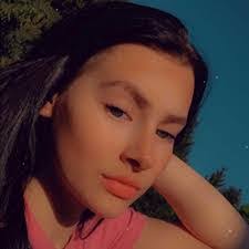 Stephanie Flannigan's Instagram, Twitter & Facebook