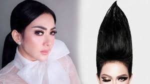 Buat kamu yang penasaran, kenapa kini jambul syahrini semakin menjulang. Demi Buat Jambul Khatulistiwa Syahrini Sampai Habiskan Puluhan Botol Hair Spray Tribun Jatim