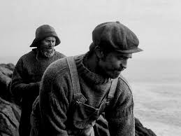 Robert Pattinson And Willem Dafoe Take A Brutal Tumble Into The Abyss In Robert Eggers Monochrome Nightmar Lighthouse Movie Robert Pattinson Movies Lighthouse