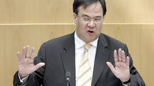 Jun 27, 2021 · laschet zeigt nochmal, wo er tatsächlich im politischen spektrum steht: Armin Laschet Fruher Ein Junger Wilder Weser Kurier