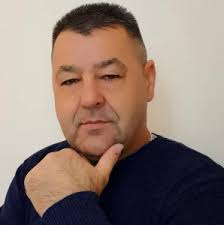 Velika Kladuša: Almir šest sati čekao da bi vidio ko tjera staricu da prosi  po USK (VIDEO)