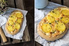 Knusprige Fladen Mit Kartoffeln Schmand Fruhlingszwiebeln Und Speck Maltes Kitchen Rezepte Lebensmittel Essen Essen