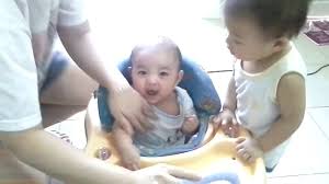 Untuk bayi di bawah usia 6 bulan formulanya ialah b = h / 2 contohnya kita bekerja 10 jam. Baby Walker Untuk Bayi Usia Novocom Top