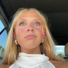 Bailey Keck (@myfriendscallmebk)