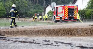 Inundation definition, the condition of being flooded:researchers are warning that accelerated sea level change threatens hundreds of thousands of coastal homes with inundation. Inondation Definition