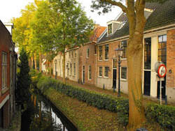 Apart from its eponymous capital, major cities in the province are amersfoort, houten, nieuwegein, veenendaal, ijsselstein and zeist. Bezienswaardigheden Ijsselstein En Touristische Informatie