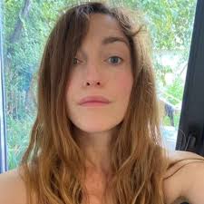 Elaine Roche (@ellyroche)