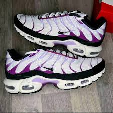 🎉🥳 PROMO DE FÊTE DE NOËL 🥳🎉 Nike Tn ( la meilleure qualité avec carton  ) Disponible en Série : 3-6-8 Taille :30-40/40-47 Adidas Samba ( la bonne  qualité avec chaussette et