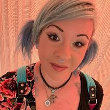 Cheryl Kozak's Instagram, Twitter & Facebook