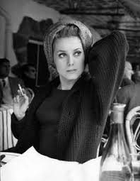 Elle est la voix de la princesse dans u et obtient le prix de la meilleure jeune actrice (prix marcello mastroianni remis par catherine deneuve) à la mostra de venise 2006 pour son rôle dans l'intouchable de benoît jacquot. Les 139 Meilleures Images De Catherine Deneuve Deneuve Catherine Deneuve Et Actrice Francaise