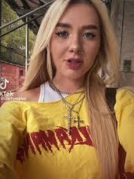 Paige Farr's Instagram, Twitter & Facebook