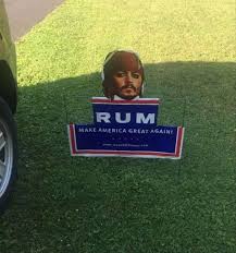 That S Gotta Be The Best Pirate I Ve Ever Seen Actor According To These Signs The World Is A Very Strange Place 26 Pics Jack Sparrow Funny Jack Sparrow Quotes Funny Memes