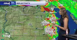 Severe thunderstorm warning in effect for much of southeast Wisconsin