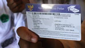Melakukan pendaftaran pada website : Kemendikbud Targetkan 818 Ribu Mahasiswa Penerima Kip Kuliah