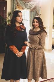 سلط العديد من المتابعين الضوء على ستايل الممثلة الكويتية حياة الفهد، في مسلسل مارغريت، مؤكدين بأنه يشبه ستايل الملكة إليزابيث، وذلك بعد عرض حلقتين من المسلسل الذي تصدر الترند على موقع تويتر. Ù…Ø§Ø±ØºØ±ÙŠØª Ù„Ù€ Ø­ÙŠØ§Ø© Ø§Ù„ÙÙ‡Ø¯ Ø£Ø­Ø¯Ø§Ø« Ù…Ø´ÙˆÙ‚Ø© ÙˆØ£Ø³Ø±Ø§Ø± ÙˆÙ…Ø®Ø·Ø·Ø§Øª Ù„Ø§ÙŠÙ Ø³ØªØ§ÙŠÙ„