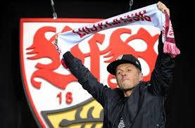 Ortsschild und koordinaten im nacken. Vfb Stuttgart Das Ist Das Geheimnis Um Das Dritte Trikot Vfb Stuttgart Stuttgarter Zeitung