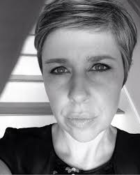 🌟 40 Over 40 Spotlight: Jenny Clapp, 46 🌟 Jenny's story reminds us that  embracing life's chapters—complete with challenges and triumphs—opens the  door to confidence, resilience, and gratitude. She is a beacon