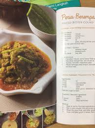 I am not sure, but green onion in indonesian is 'bawang bombay'. Reduced Malay English Cookbooks Books Stationery Non Fiction On Carousell