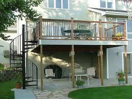20 Erstaunliche Decks Mit Wendeltreppen Designs Decks Designs Erstaunliche W Beatrice In 2020 Balkon Gelander Design Wendeltreppen Treppe